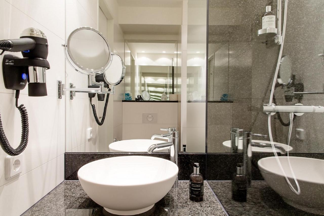 Motel One Frankfurt Messe Frankfurt am Main Bagian luar foto