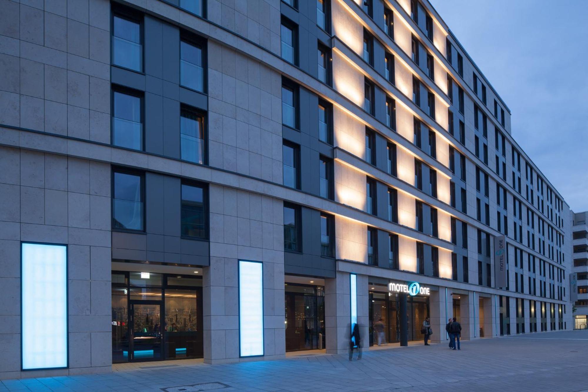 Motel One Frankfurt Messe Frankfurt am Main Bagian luar foto