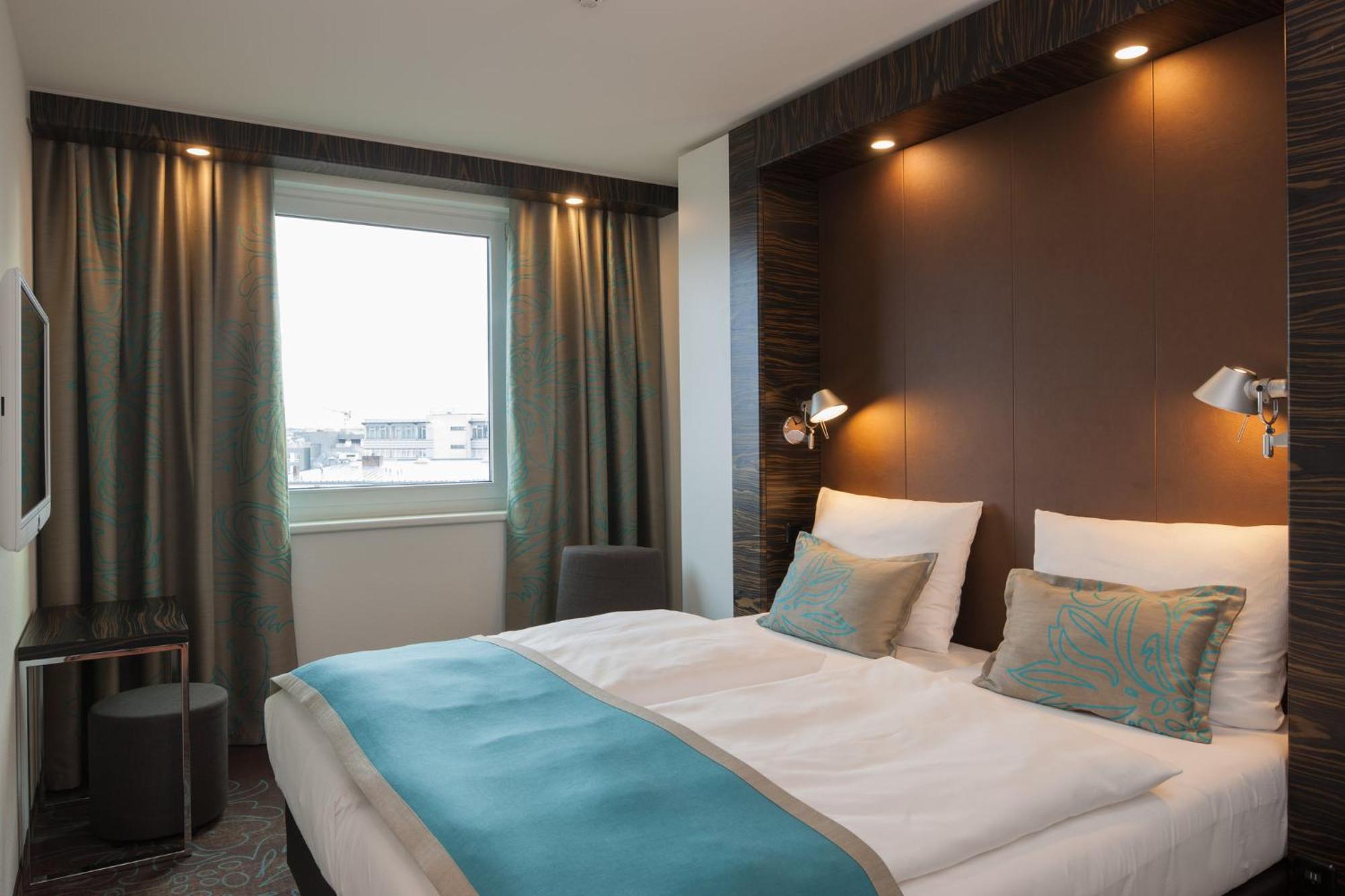 Motel One Frankfurt Messe Frankfurt am Main Bagian luar foto