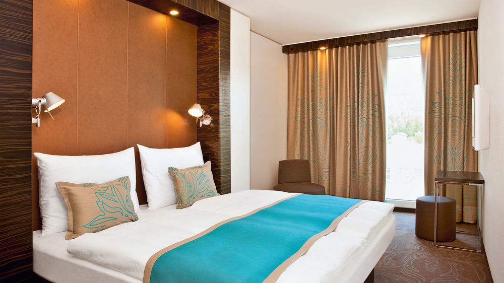 Motel One Frankfurt Messe Frankfurt am Main Bagian luar foto