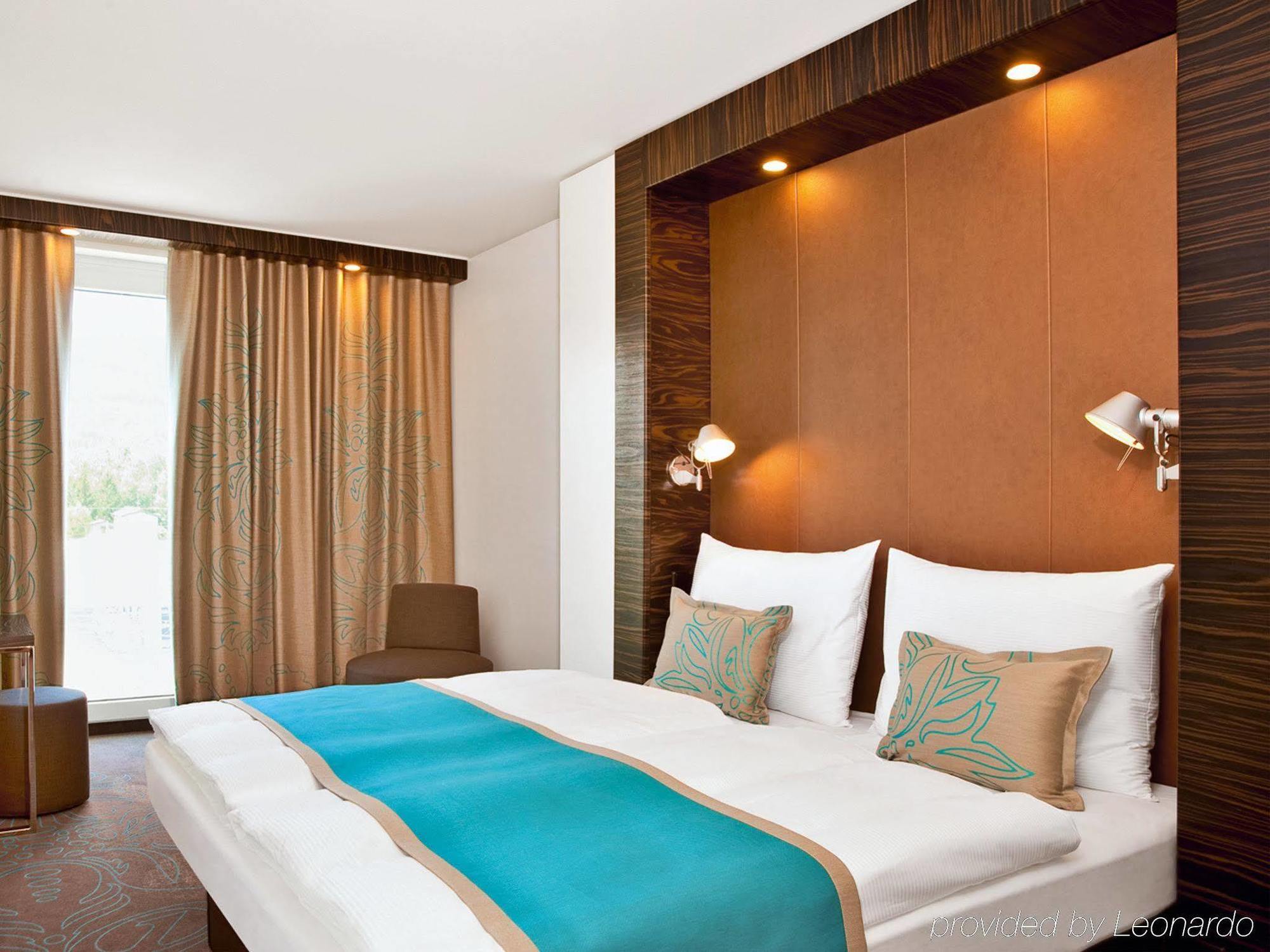 Motel One Frankfurt Messe Frankfurt am Main Bagian luar foto